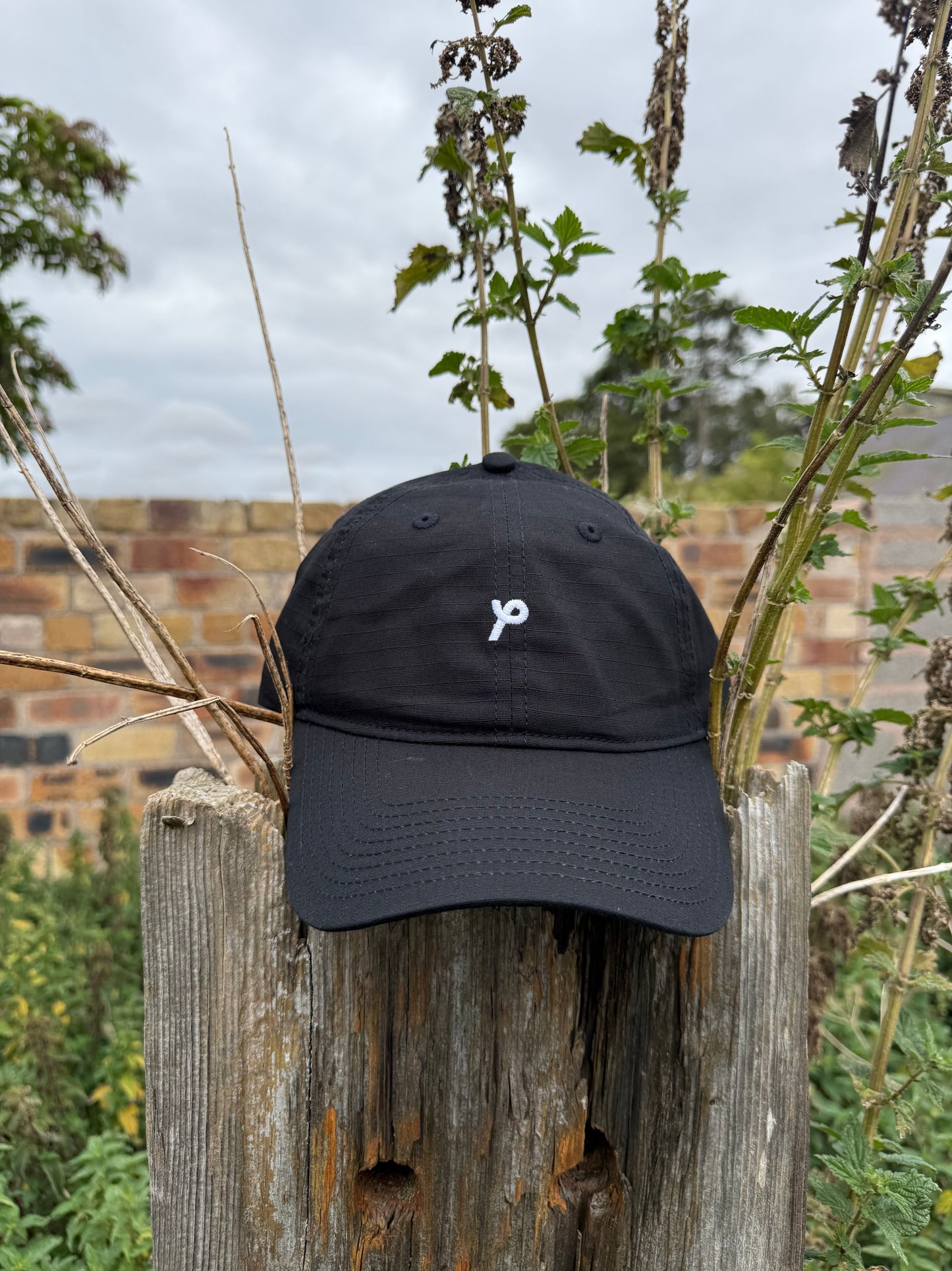 Emblem Dadcap Black